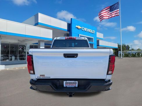 Used 2025 Chevrolet Colorado Z71 w/ Technology Package AWD/4WD image 4