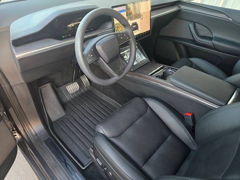 Used 2024 Tesla Model X AWD/4WD image 19
