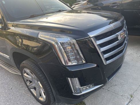 Used 2016 Cadillac Escalade ESV Luxury RWD image 16