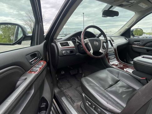 Used 2010 Cadillac Escalade ESV Luxury AWD/4WD image 16