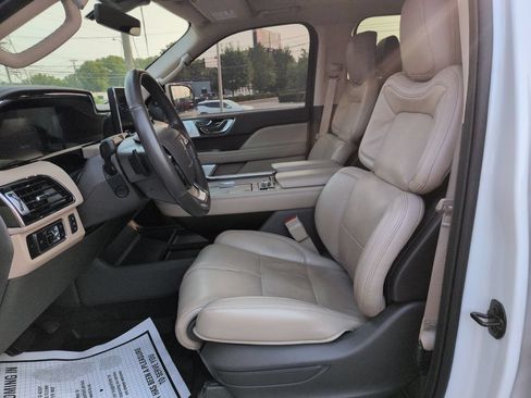 Used 2024 Lincoln Navigator Reserve AWD/4WD image 9