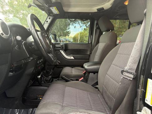 Used 2011 Jeep Wrangler Unlimited Sahara w/ Connectivity Group AWD/4WD image 20