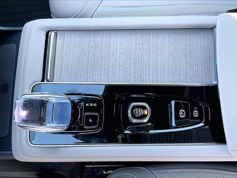 Used 2025 Volvo XC90 B6 Core w/ Protection Package Premier image 20