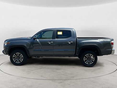 Certified 2020 Toyota Tacoma TRD Off-Road AWD/4WD image 8