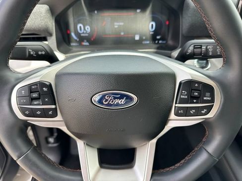 Used 2025 Ford Explorer Active AWD/4WD image 26