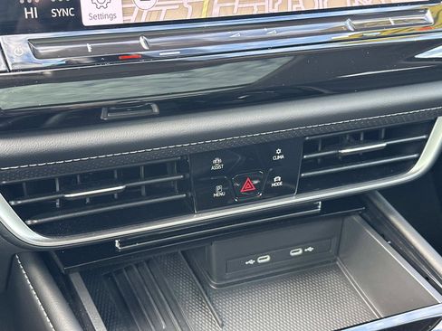 Used 2025 Volkswagen Atlas SEL image 33