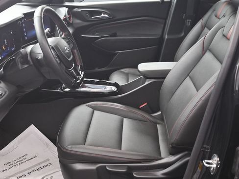 Used 2024 Chevrolet Trax RS w/ Sunroof Package FWD image 10