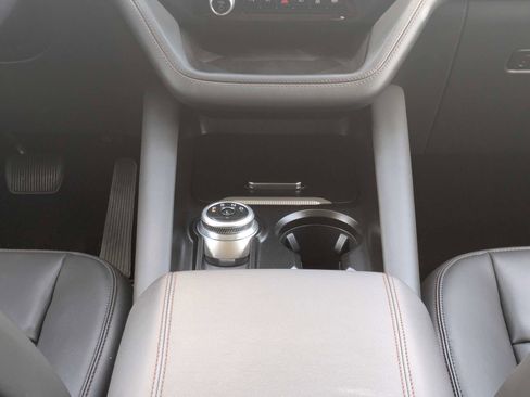 Used 2025 Ford Explorer Active w/ Active Comfort Package RWD image 22