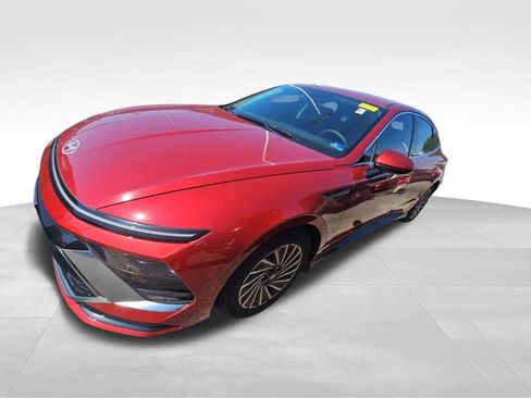 Used 2025 Hyundai Sonata SEL FWD image 2