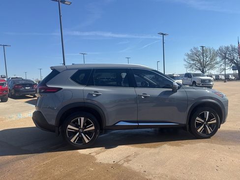 Used 2021 Nissan Rogue SL w/ Premium Package image 2