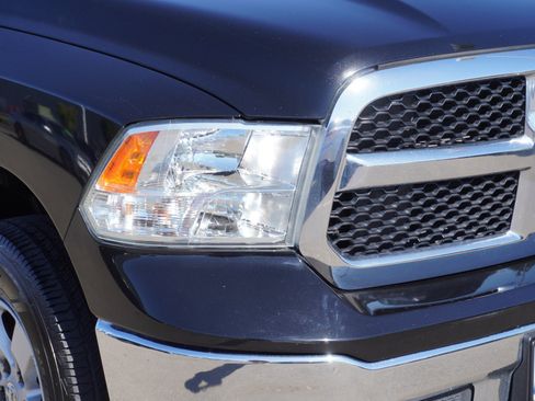 Used 2020 RAM 1500 Classic SLT w/ Luxury Group AWD/4WD image 3