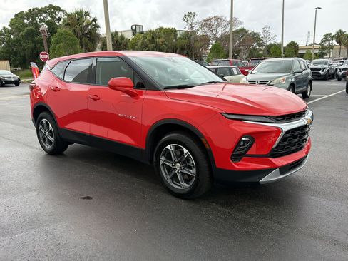 Used 2025 Chevrolet Blazer LT FWD image 7