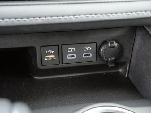 Certified 2024 Toyota Highlander XLE image 32