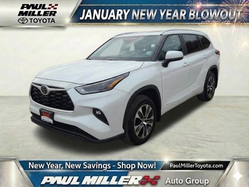 Used 2023 Toyota Highlander XLE image 1