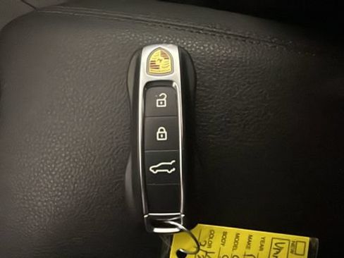 Used 2024 Porsche Cayenne AWD/4WD image 21
