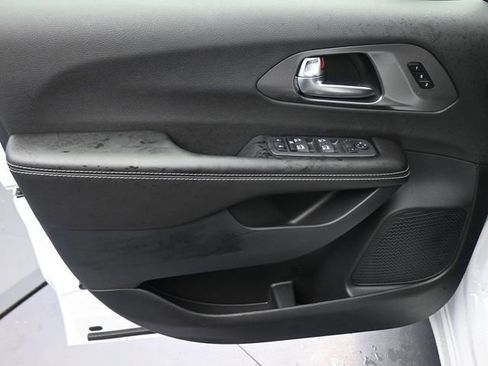 New 2026 Chrysler Pacifica Select image 39