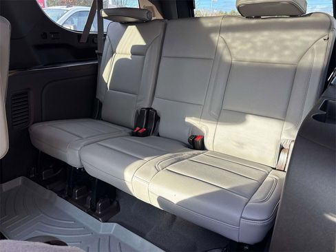 Used 2023 GMC Yukon XL SLT w/ SLT Luxury Package image 11