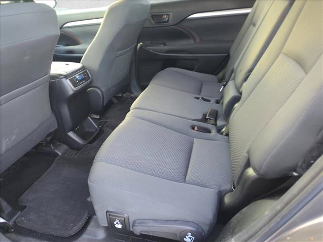 Used 2017 Toyota Highlander LE AWD/4WD image 7