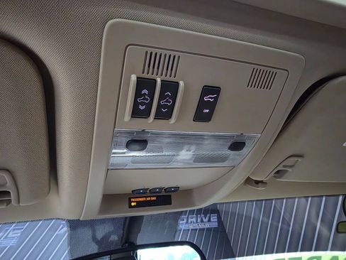 Used 2012 Cadillac Escalade Luxury RWD image 24
