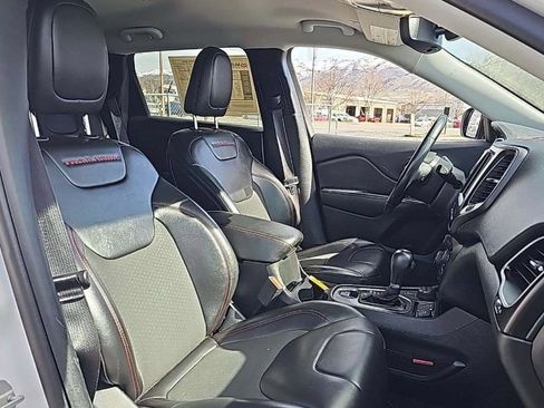 Used 2019 Jeep Cherokee Trailhawk image 17