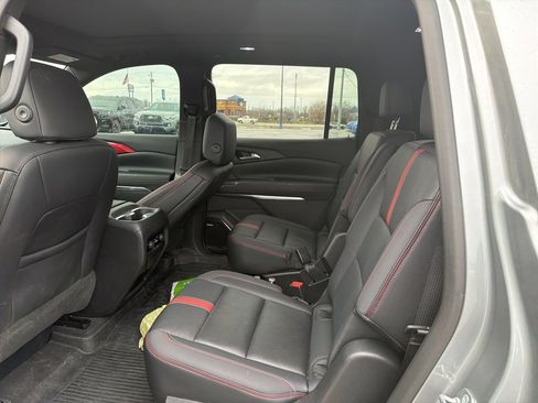 Used 2025 Chevrolet Traverse RS w/ LPO, Floor Liner Package image 9