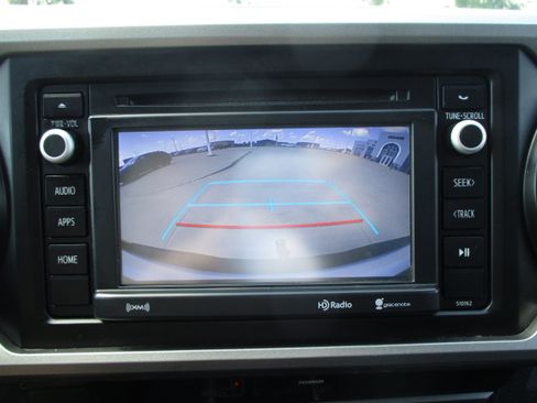 Used 2017 Toyota Tacoma SR5 RWD image 19