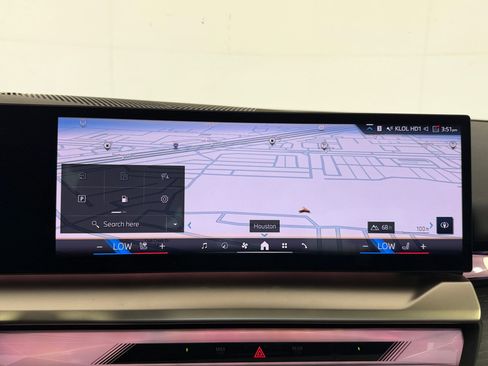 Used 2024 BMW 540i xDrive w/ Executive Package image 27