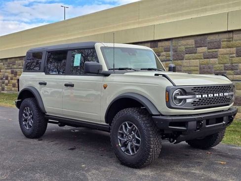 New 2025 Ford Bronco Badlands AWD/4WD image 3