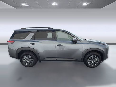 Used 2025 Nissan Pathfinder SV FWD image 8