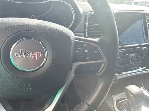 Used 2021 Jeep Grand Cherokee Laredo X image 23
