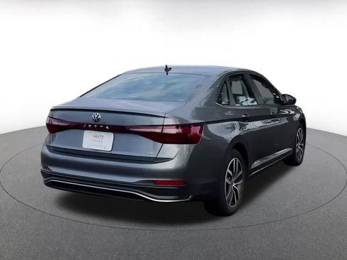 Used 2025 Volkswagen Jetta SE image 11