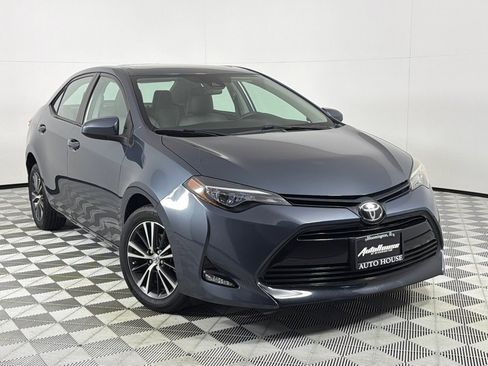 Used 2018 Toyota Corolla LE w/ LE Premium Package w/Moonroof FWD image 2