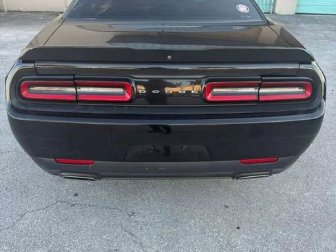 Used 2017 Dodge Challenger SXT Plus image 5