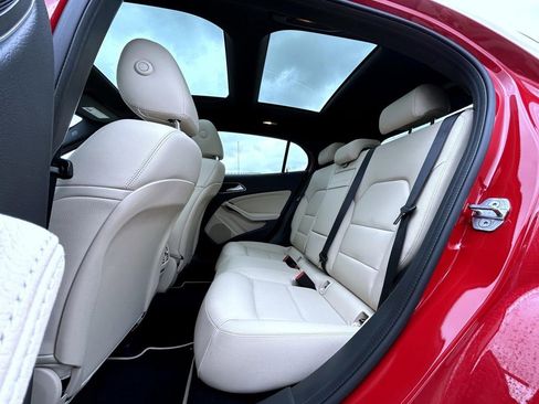 Used 2019 Mercedes-Benz GLA 250 4MATIC image 19