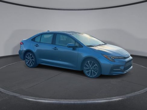 Used 2021 Toyota Corolla SE FWD image 2