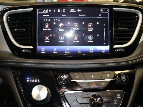 Used 2022 Chrysler Pacifica Touring-L w/ S Appearance Package FWD image 48