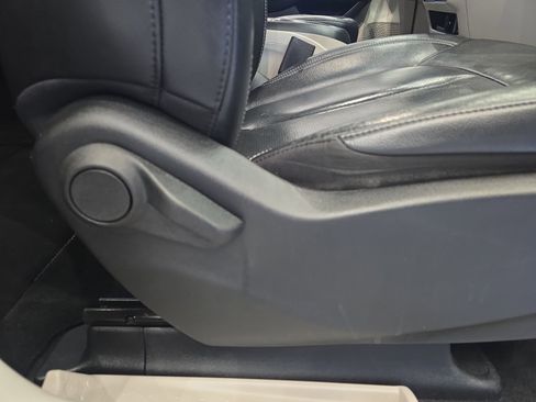 Used 2022 Chrysler Pacifica Touring-L FWD image 28