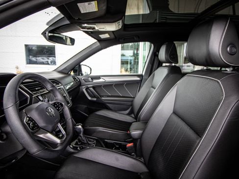 Used 2022 Volkswagen Tiguan SE R-Line FWD image 23