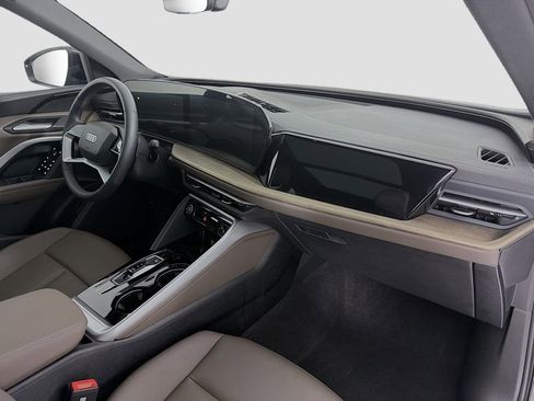 Certified 2025 Audi Q5 Premium w/ Convenience Package image 30