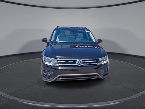 Used 2019 Volkswagen Tiguan SE w/ Panoramic Sunroof Package FWD image 2