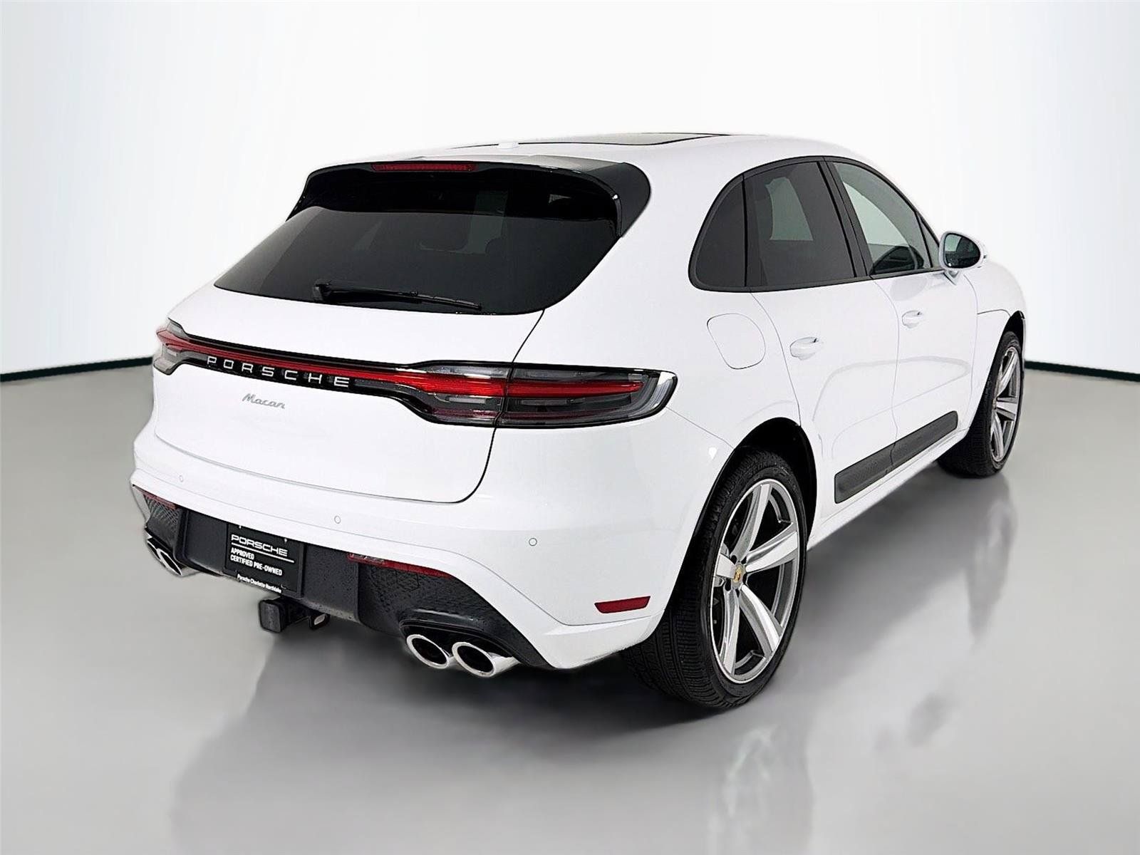 Used 2025 Porsche Macan AWD/4WD image 28