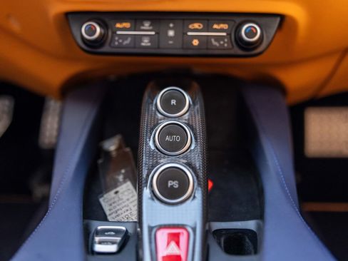 Used 2019 Ferrari Portofino RWD image 32
