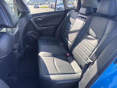 Used 2021 Toyota RAV4 XLE Premium image 11