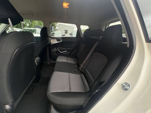 Used 2025 Kia Soul LX w/ LX Technology Package FWD image 21