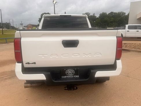 Used 2024 Toyota Tacoma TRD Off-Road AWD/4WD image 4