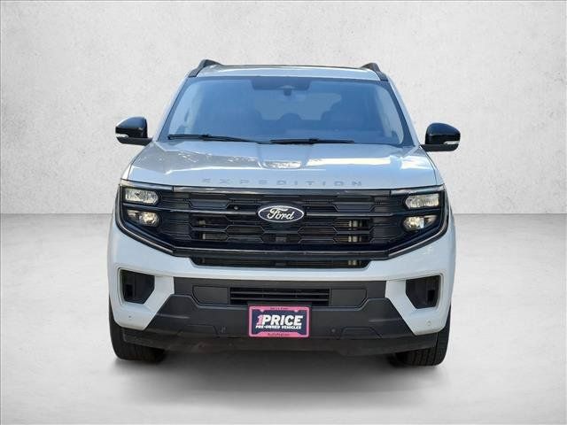 Used 2025 Ford Expedition Max Active AWD/4WD image 2
