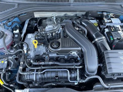 Used 2025 Volkswagen Jetta SE FWD image 30