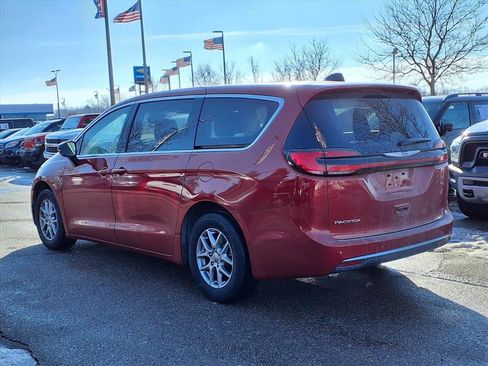Used 2025 Chrysler Pacifica Select image 7
