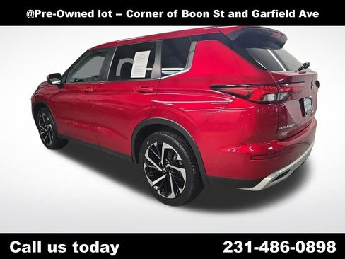 Used 2024 Mitsubishi Outlander SE AWD/4WD image 3