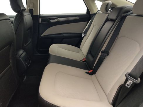 Used 2019 Ford Fusion SE w/ Equipment Group 151A FWD image 18